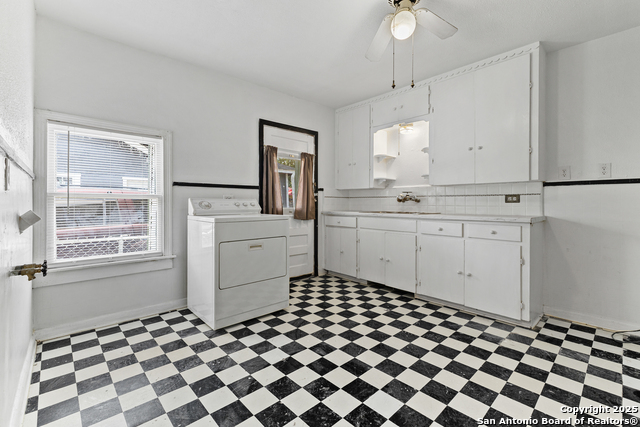 Listing photo id 8 for 631 Magnolia W