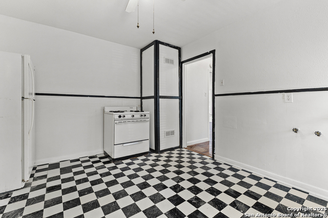 Listing photo id 9 for 631 Magnolia W