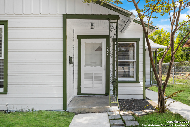 Listing photo id 15 for 631 Magnolia W