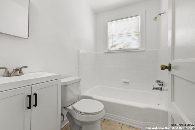 Listing photo id 21 for 631 Magnolia W