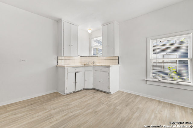 Listing photo id 23 for 631 Magnolia W