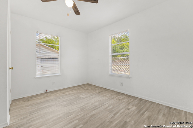 Listing photo id 27 for 631 Magnolia W