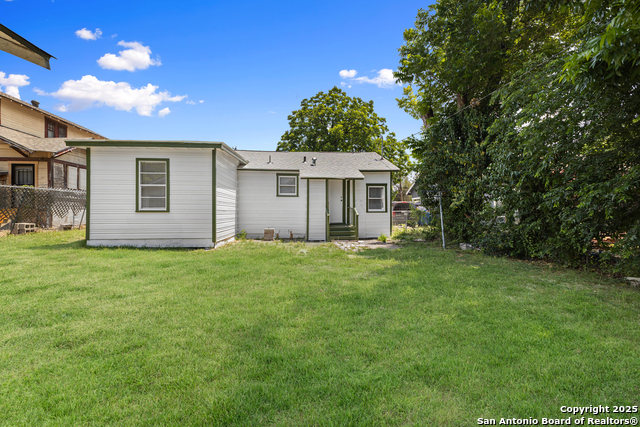 Listing photo id 32 for 631 Magnolia W