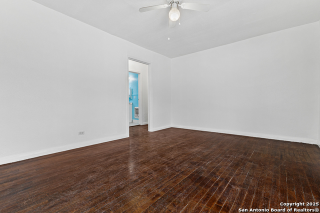 Listing photo id 2 for 631 Magnolia W