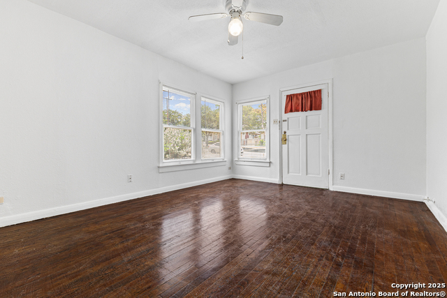 Listing photo id 4 for 631 Magnolia W