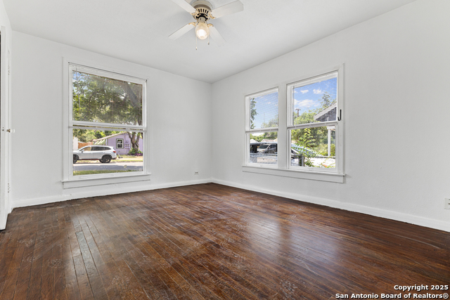 Listing photo id 5 for 631 Magnolia W