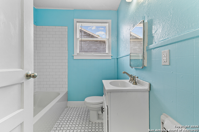 Listing photo id 6 for 631 Magnolia W