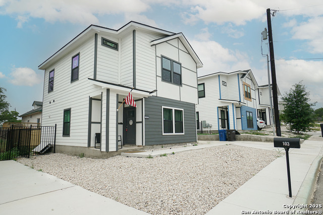 Listing photo id 11 for 422 K Unit 103