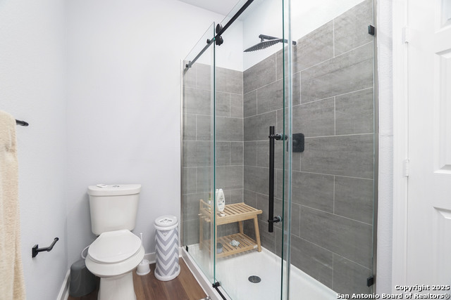 Listing photo id 3 for 422 K Unit 103