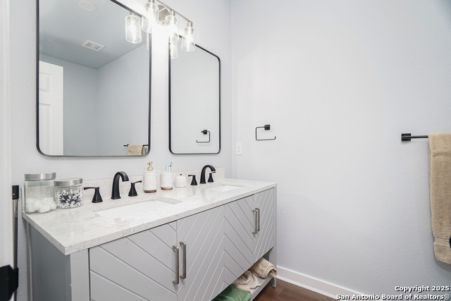 Listing photo id 4 for 422 K Unit 103