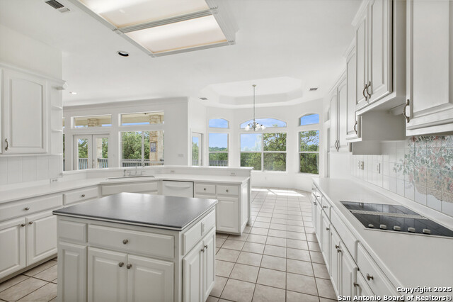 Listing photo id 12 for 7424 Secretariat Lane