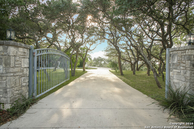 Listing photo id 0 for 7424 Secretariat Lane