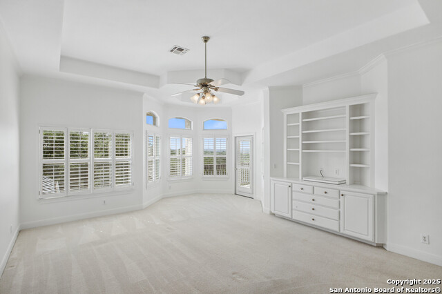 Listing photo id 23 for 7424 Secretariat Lane