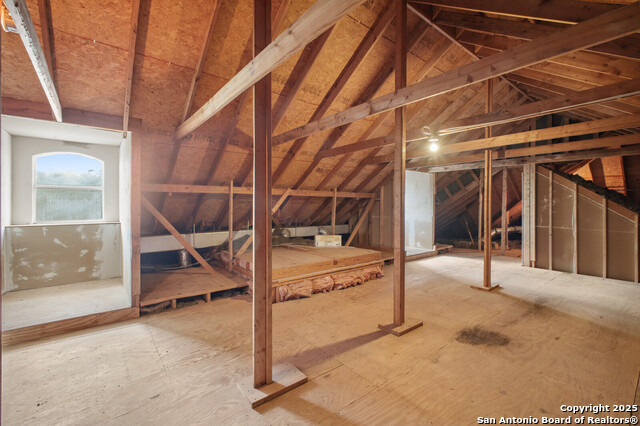 Listing photo id 32 for 7424 Secretariat Lane
