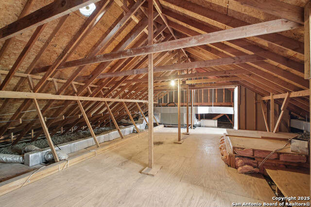 Listing photo id 33 for 7424 Secretariat Lane