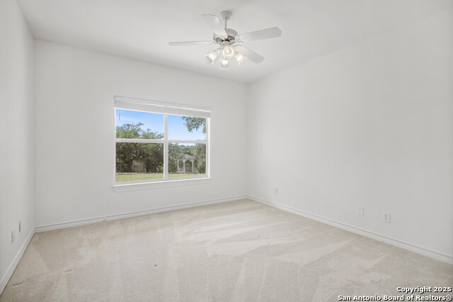 Listing photo id 36 for 7424 Secretariat Lane