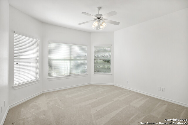 Listing photo id 37 for 7424 Secretariat Lane