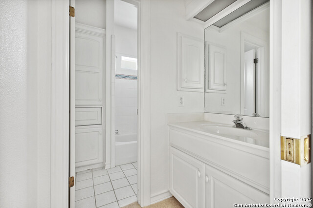 Listing photo id 38 for 7424 Secretariat Lane