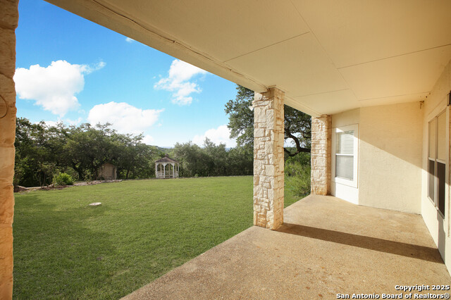 Listing photo id 46 for 7424 Secretariat Lane