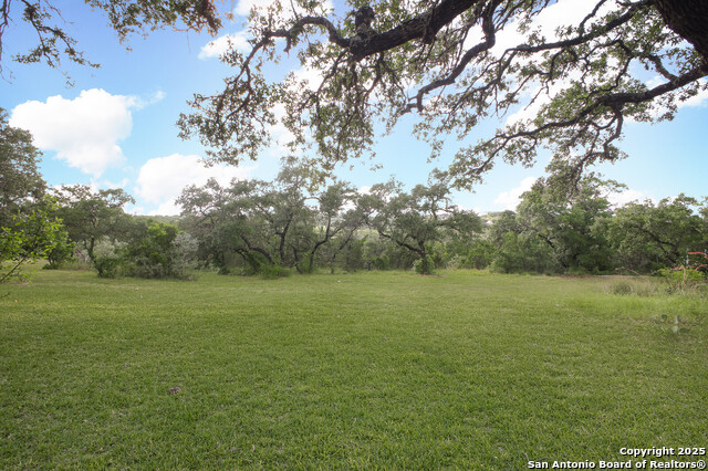 Listing photo id 47 for 7424 Secretariat Lane