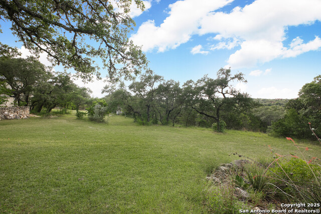 Listing photo id 48 for 7424 Secretariat Lane