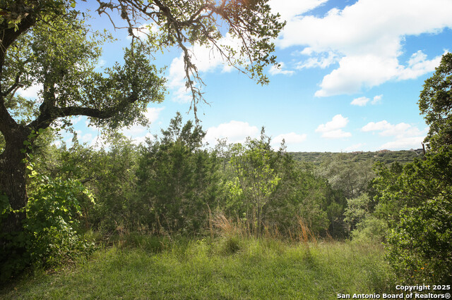 Listing photo id 49 for 7424 Secretariat Lane