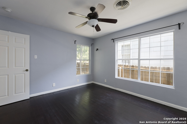Listing photo id 9 for 1804 Hamilton N