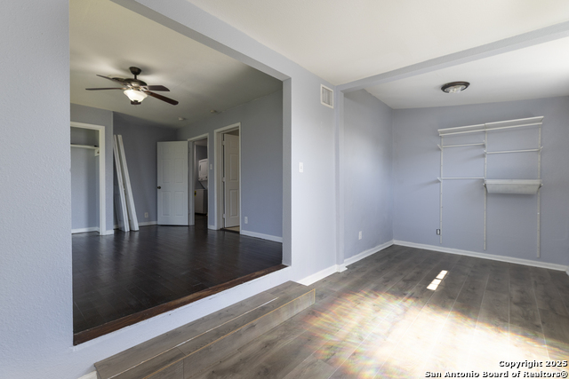 Listing photo id 10 for 1804 Hamilton N