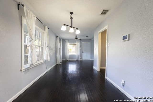 Listing photo id 14 for 1804 Hamilton N