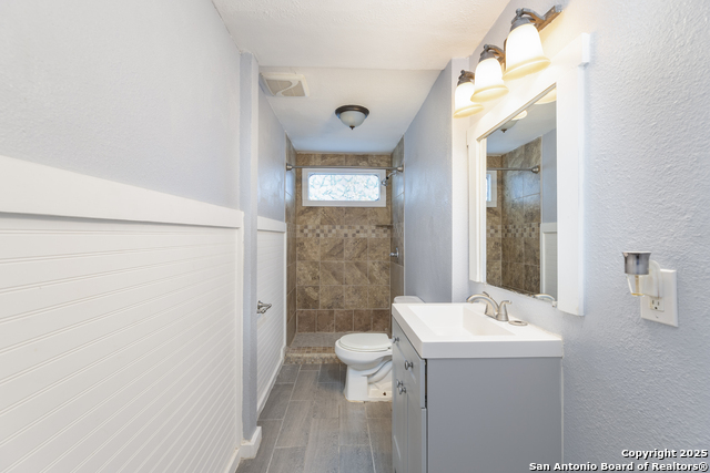 Listing photo id 17 for 1804 Hamilton N