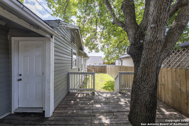 Listing photo id 18 for 1804 Hamilton N