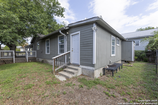 Listing photo id 19 for 1804 Hamilton N