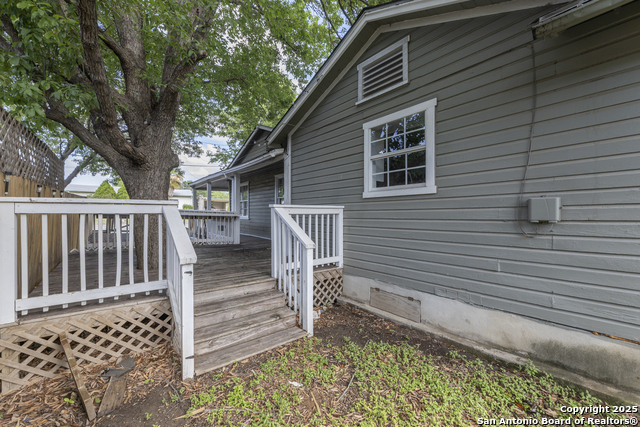 Listing photo id 20 for 1804 Hamilton N