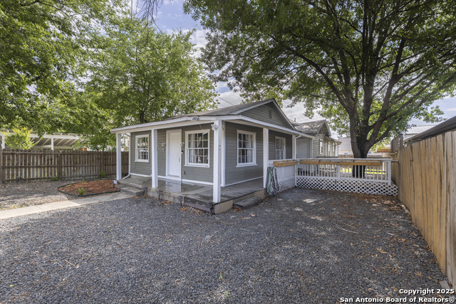 Listing photo id 1 for 1804 Hamilton N
