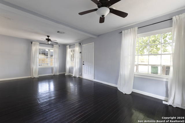 Listing photo id 2 for 1804 Hamilton N