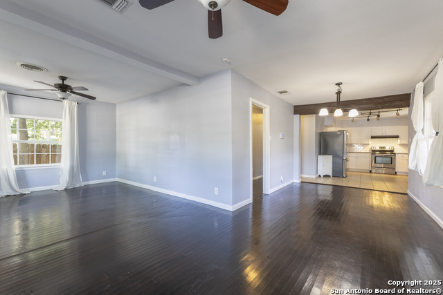 Listing photo id 3 for 1804 Hamilton N