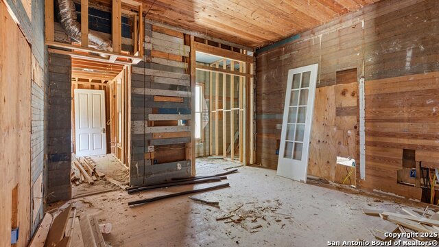 Listing photo id 9 for 160 Klein E