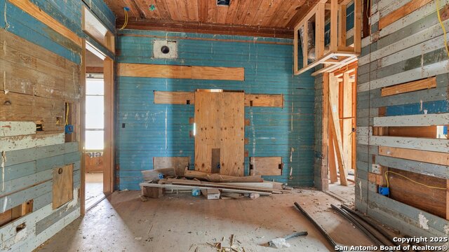 Listing photo id 10 for 160 Klein E