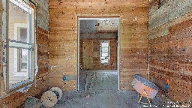 Listing photo id 13 for 160 Klein E