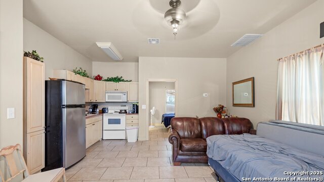Listing photo id 17 for 160 Klein E