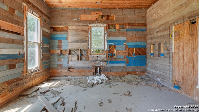 Listing photo id 4 for 160 Klein E