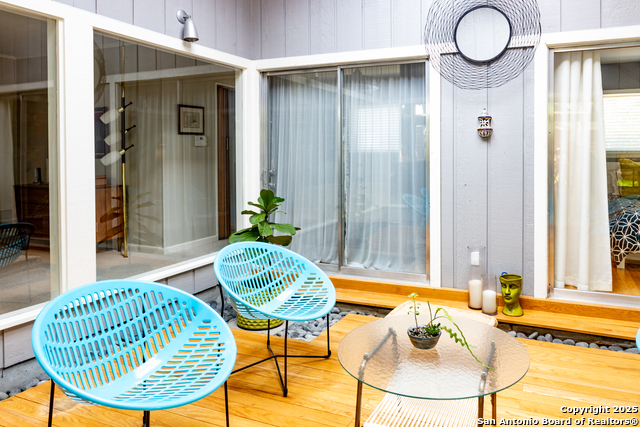 Listing photo id 11 for 2818 Old Moss
