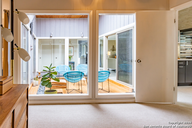 Listing photo id 12 for 2818 Old Moss