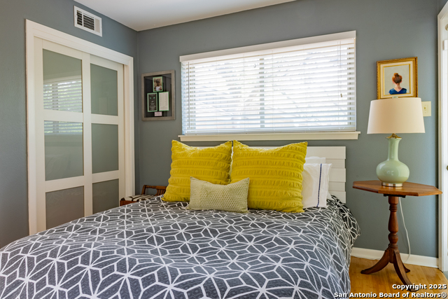 Listing photo id 20 for 2818 Old Moss