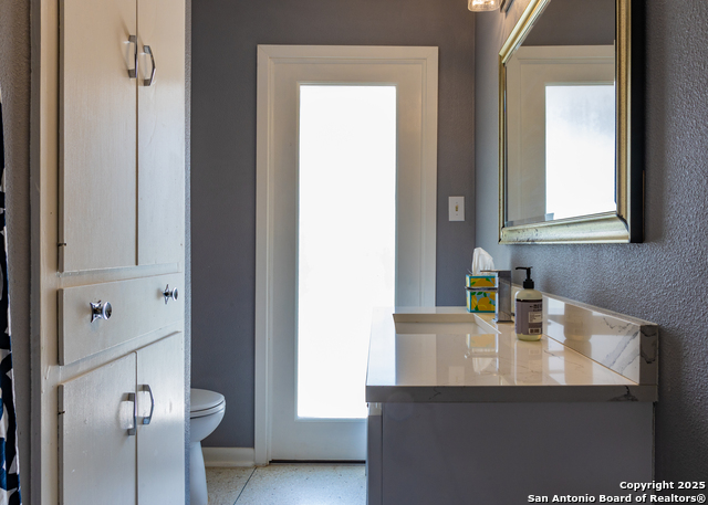 Listing photo id 25 for 2818 Old Moss
