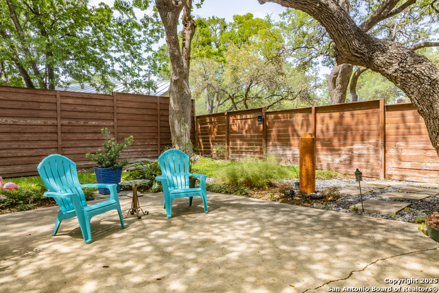 Listing photo id 30 for 2818 Old Moss