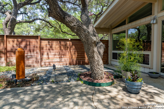 Listing photo id 33 for 2818 Old Moss