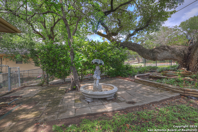 Image 15 of 50 For 821 Lakeview