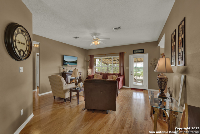 Image 19 of 50 For 821 Lakeview