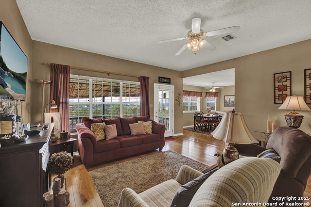 Image 20 of 50 For 821 Lakeview